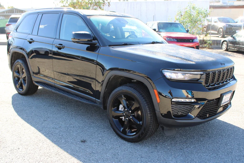 Used 2023 Black Jeep Limited image 3