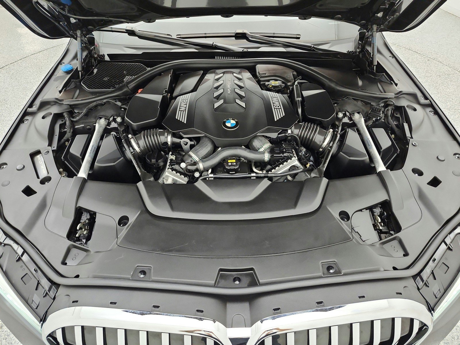 Used 2020 Dark Graphite Metallic BMW 750i xDrive Sedan image 16