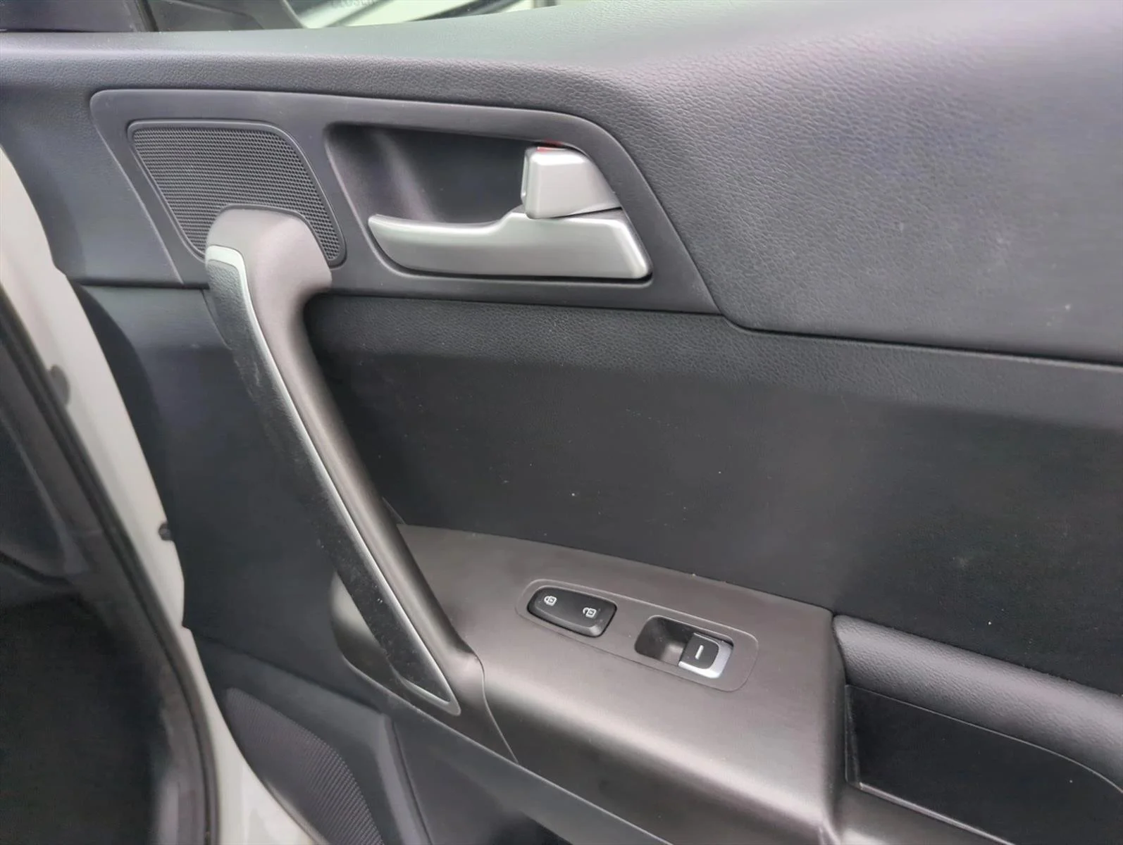 Used 2017 Clear White Kia LX image 25