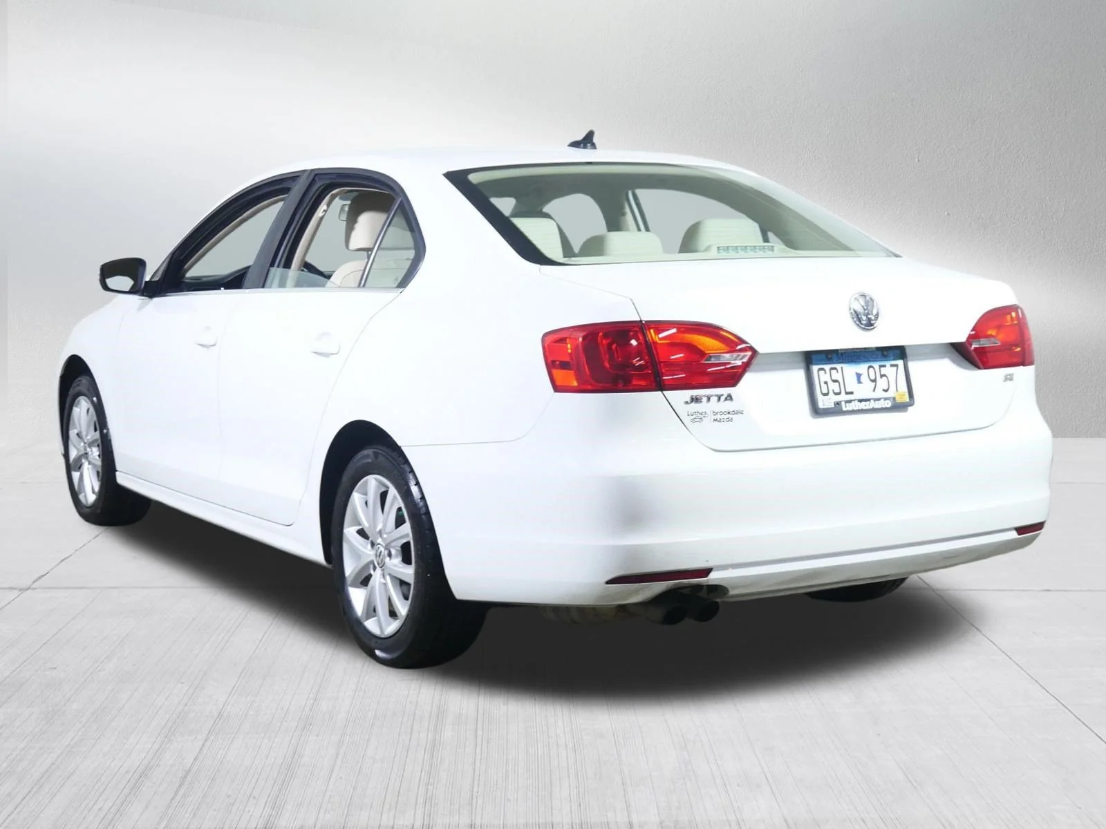 Used 2014 Candy White Volkswagen SE w/Connectivity/Sunroof image 5