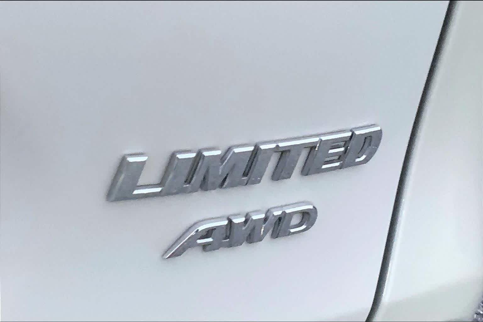 Used 2022 Blizzard Pearl Toyota Limited image 10