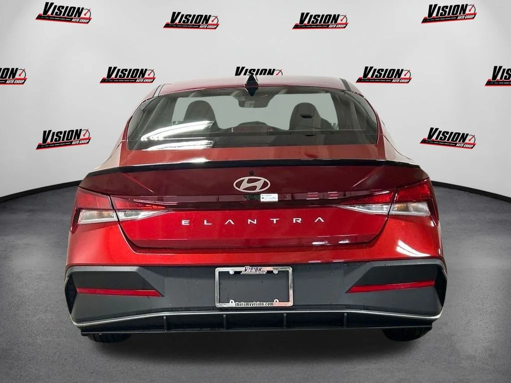 Used 2025 Red Hyundai SEL Sport image 16