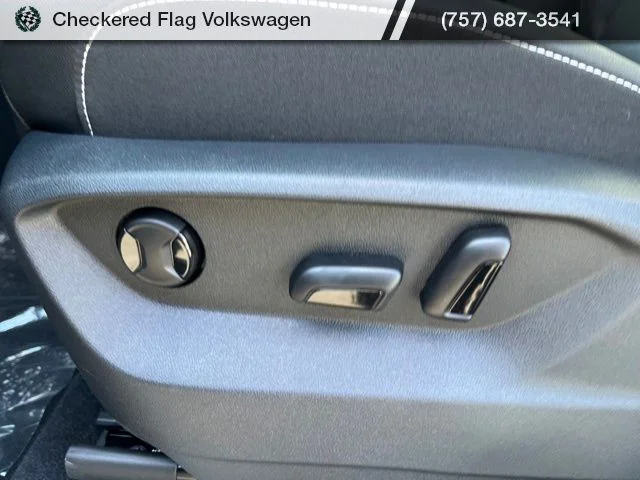 New 2026 Black Volkswagen 2.0T SE w/Technology image 26