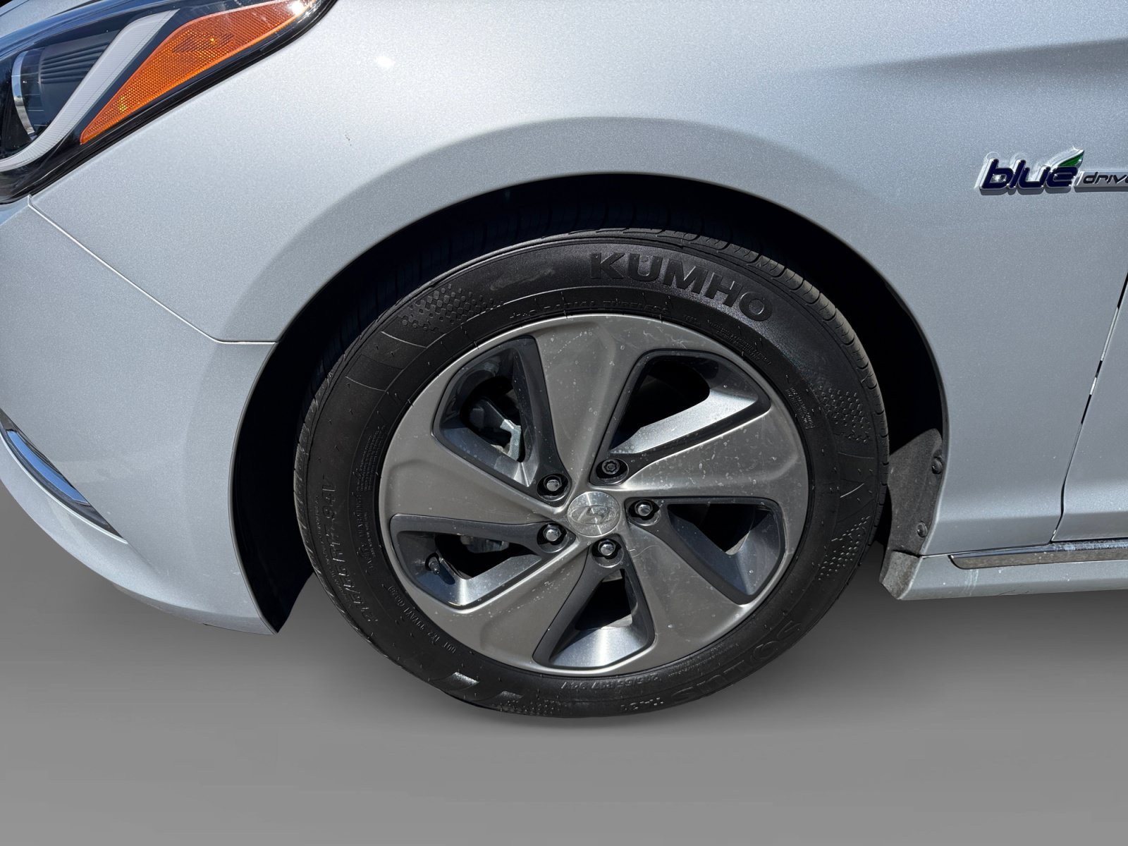 Used 2017 Silver Hyundai Limited image 9