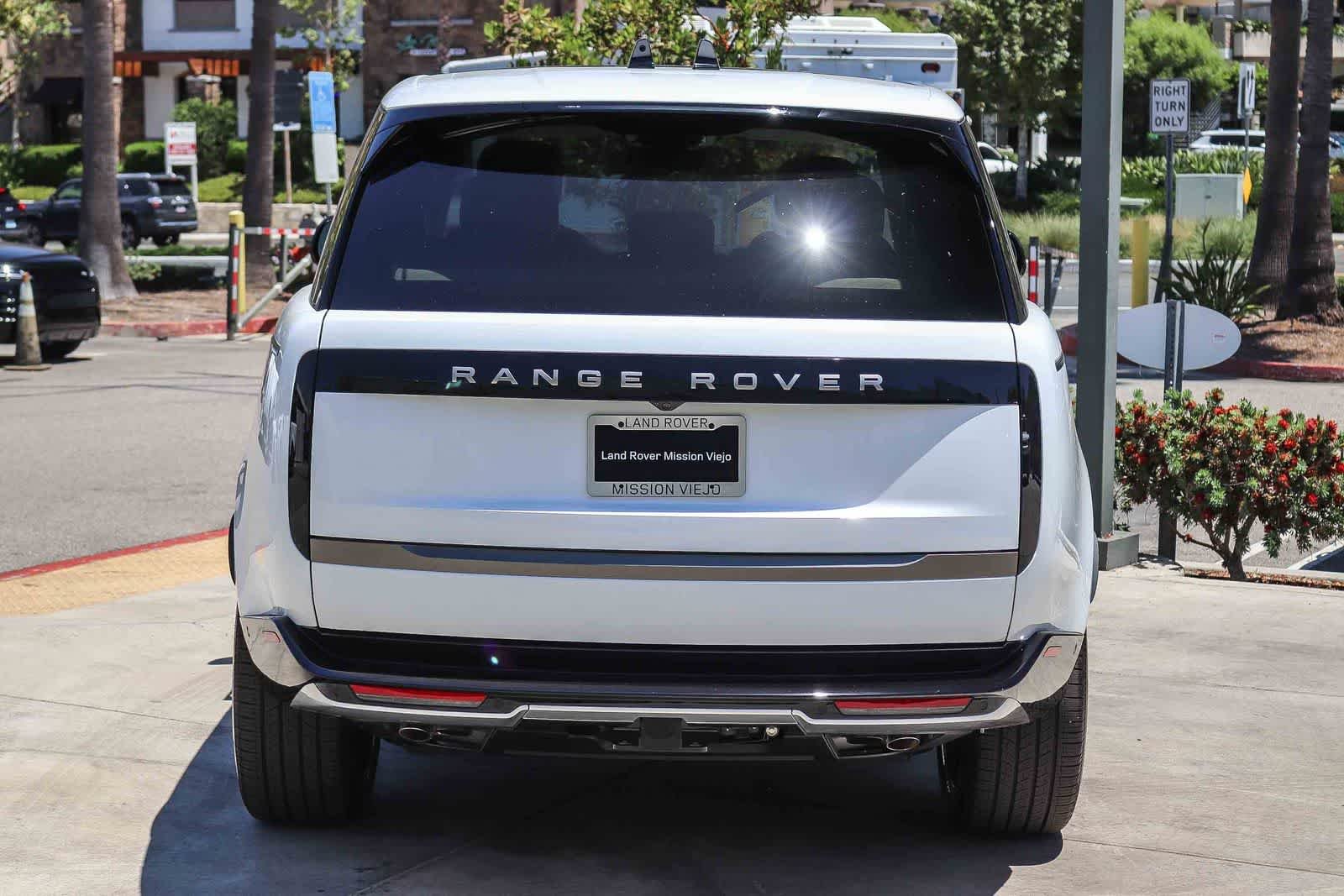 New 2026 Fuji White Land Rover SE image 5