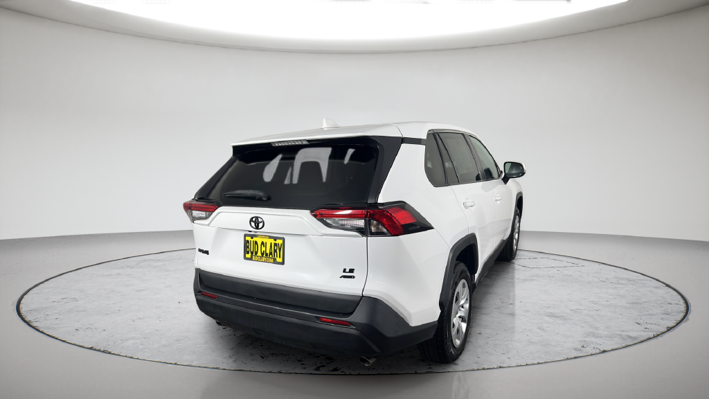 Used 2022 White Toyota LE image 9