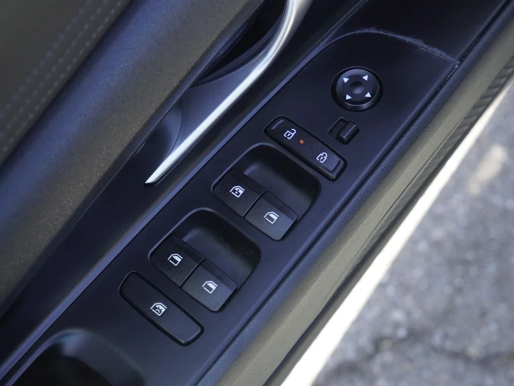 Used 2025 Gray Hyundai SEL Convenience image 8