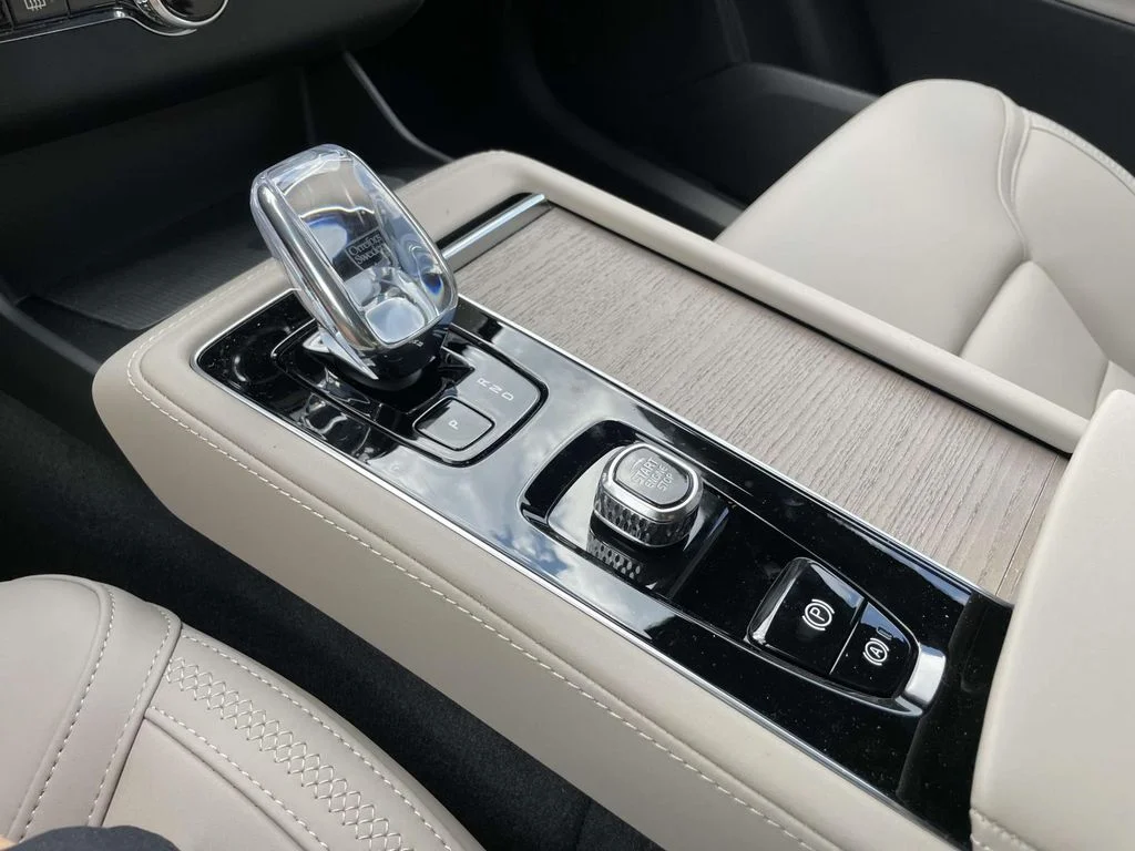 2026 Volvo XC90 Plus - Photo 14