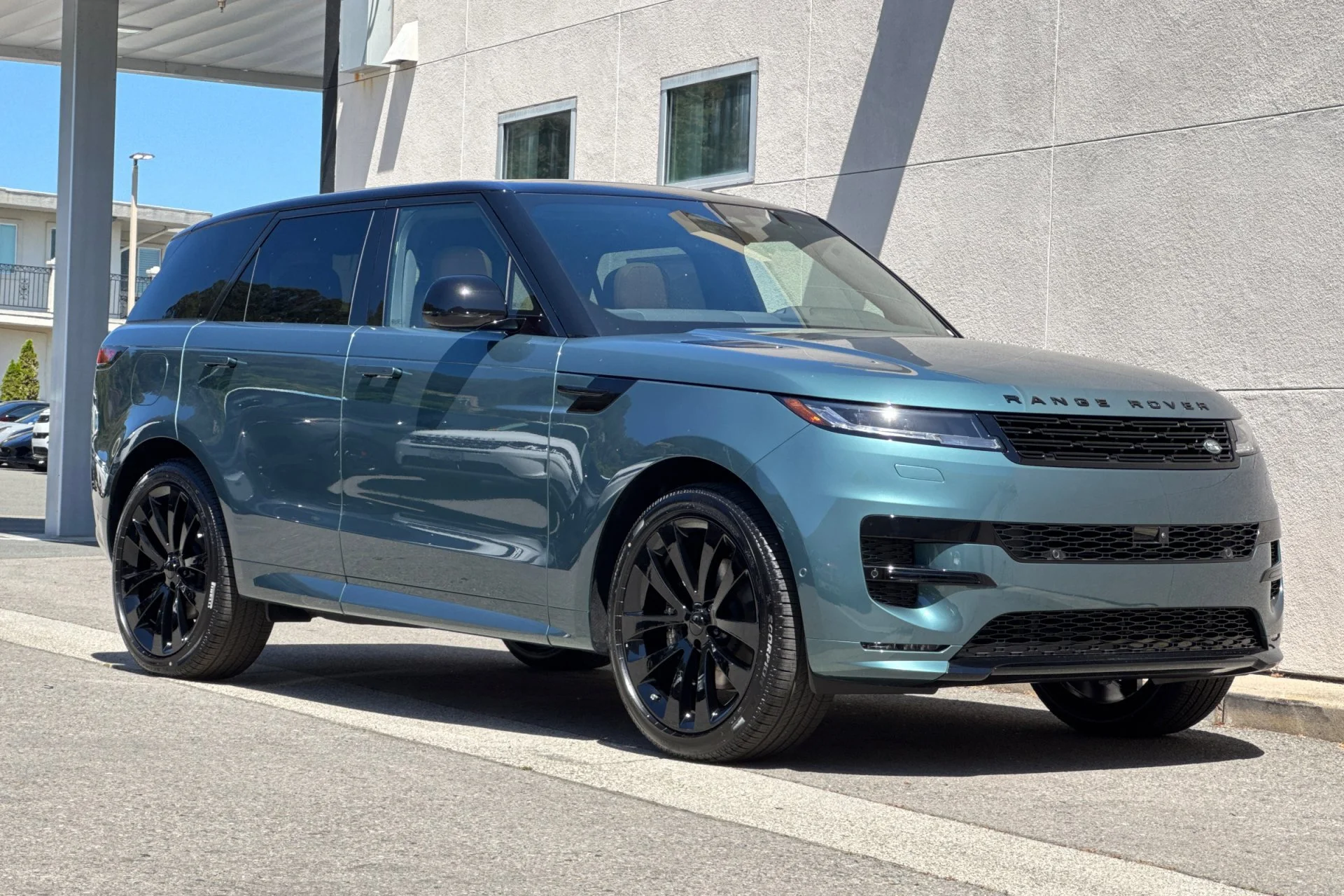 New 2026 Giola Green Land Rover Dynamic SE image 9