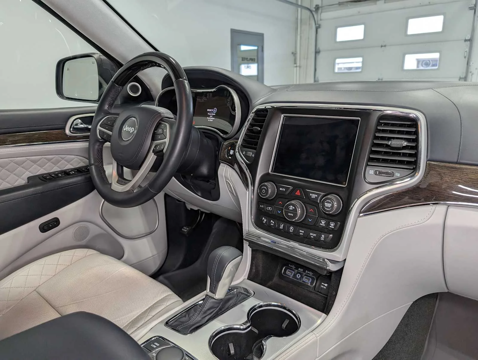Used 2018 Granite Crystal Metallic Clearcoat Jeep Summit image 47