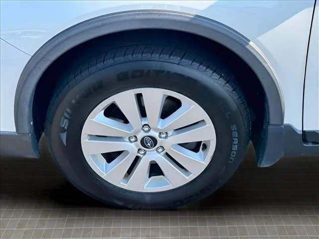 Used 2019 White Subaru 2.5i Premium image 15