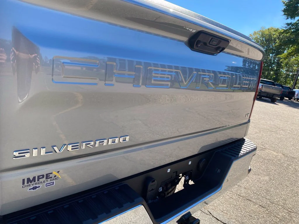 Used 2024 Sterling Gray Metallic Chevrolet LT (2FL) image 33