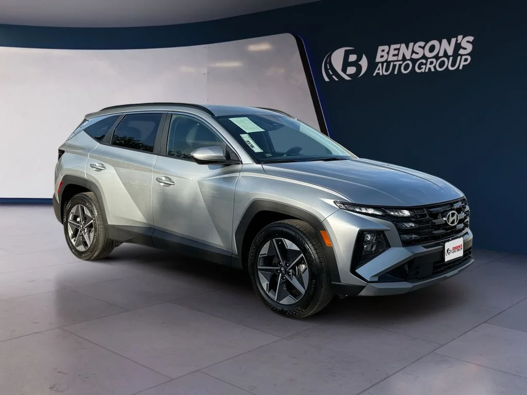 Used 2025 Silver Hyundai SEL image 7