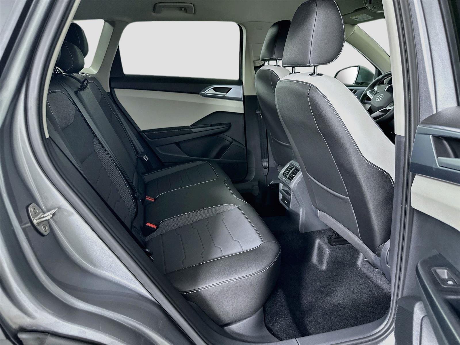 2025 Volkswagen Taos SE - Photo 20