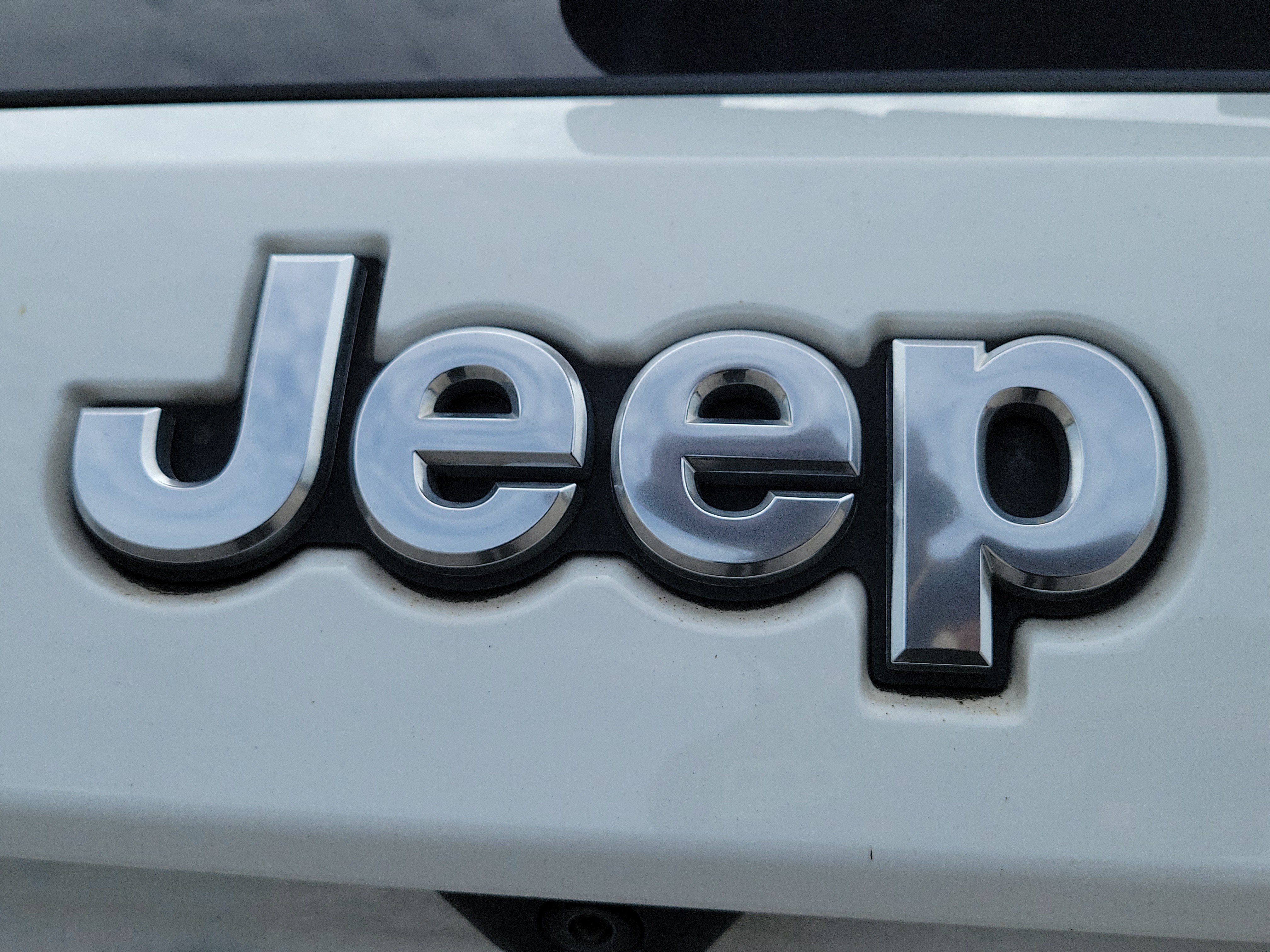 Used 2018 Bright White Clearcoat Jeep Sterling Edition image 10