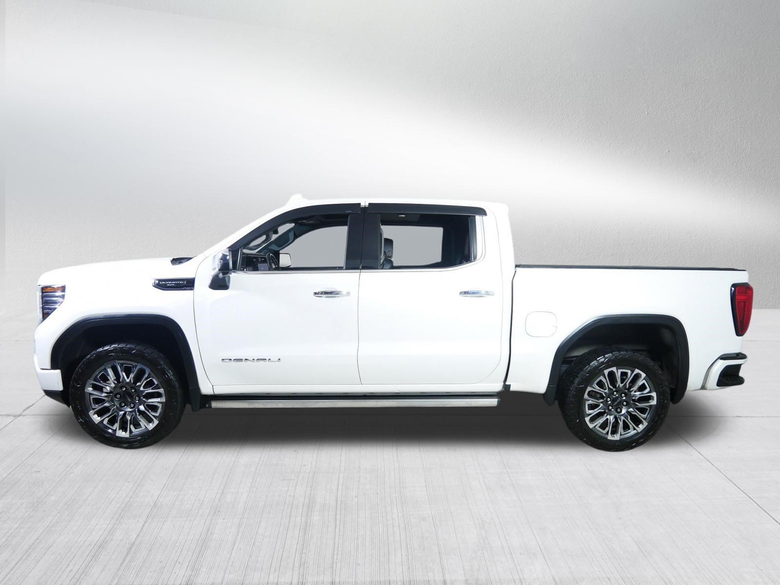Used 2023 White Frost Tricoat GMC Denali Ultimate image 4