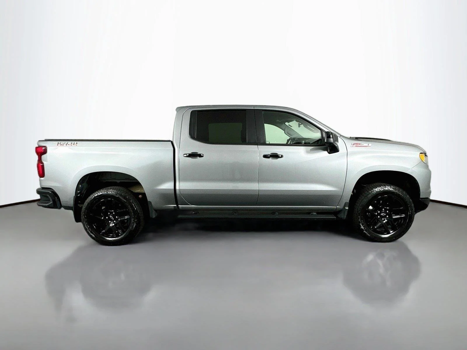 Used 2025 Sterling Gray Metallic Chevrolet LT Trail Boss image 17