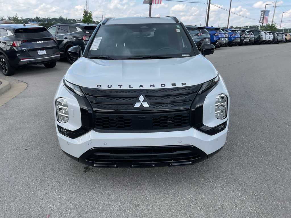 Used 2025 White Diamond Mitsubishi SEL Black Edition image 3