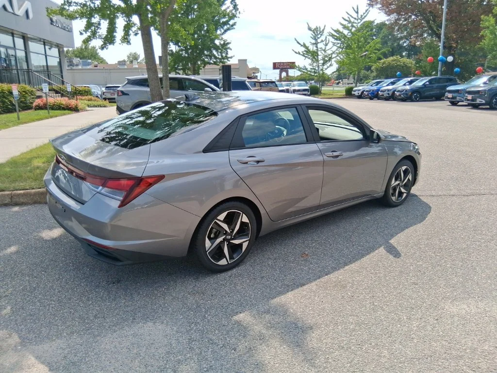 Used 2023 Silver Hyundai SEL image 6