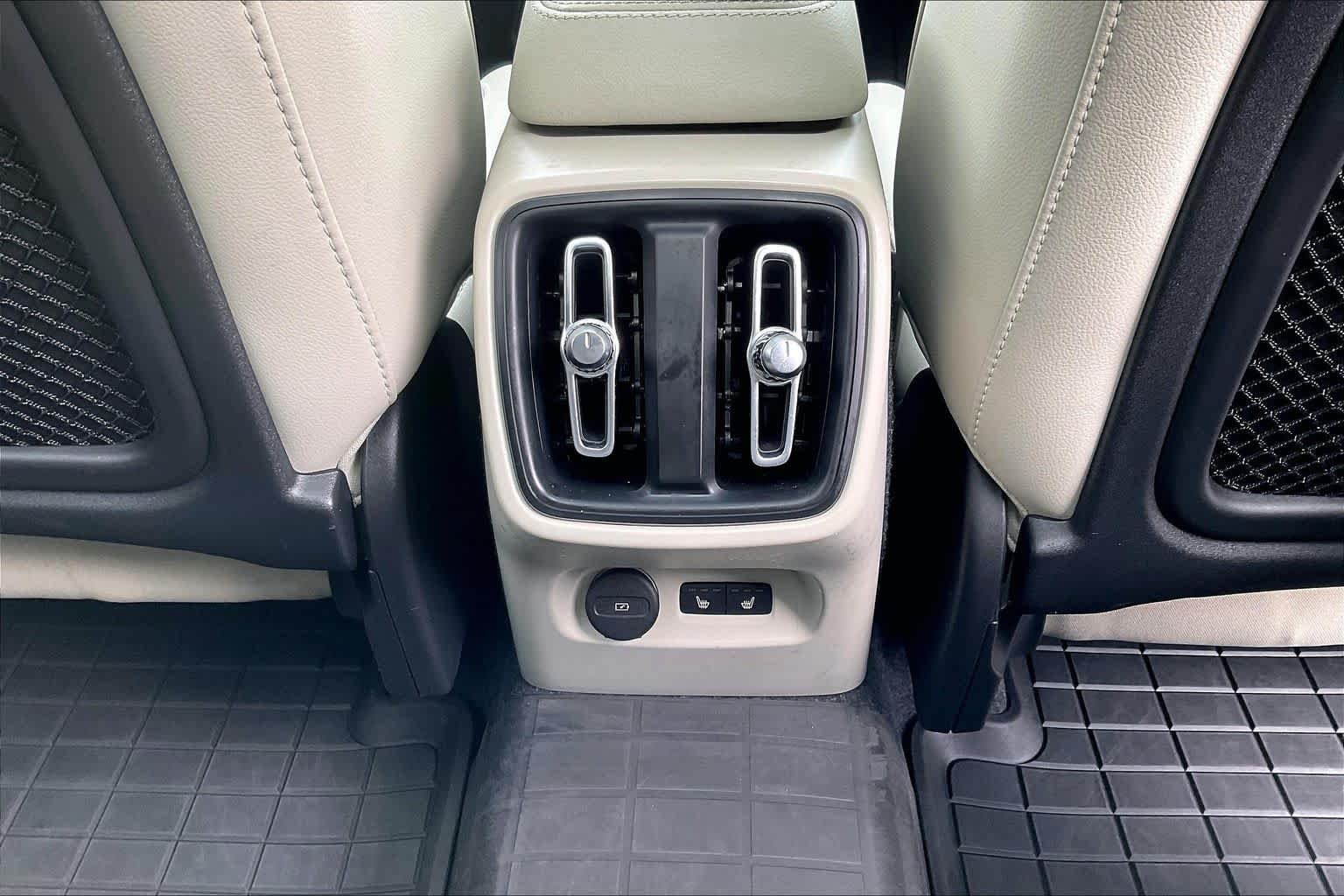 Used 2023 Crystal White Metallic Volvo Plus Dark Theme image 35