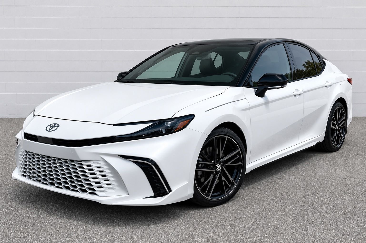 2025 Toyota Camry XSE Hybrid's photo