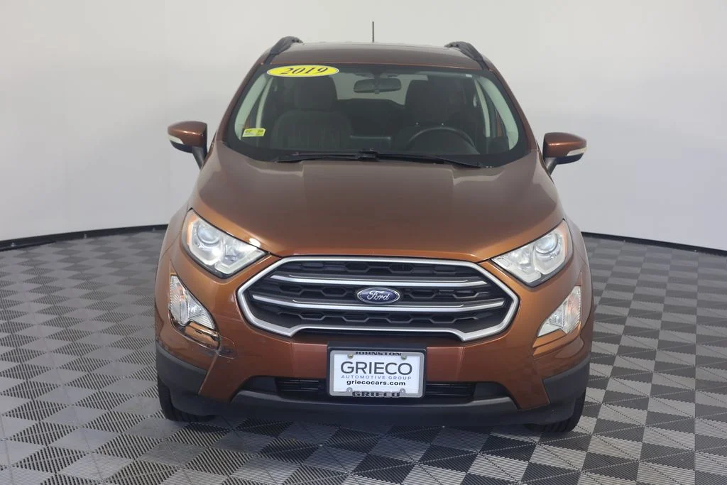 Used 2019 Orange Ford SE image 3