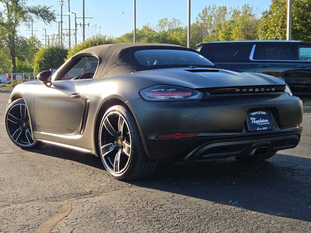 Used 2018 Black Porsche Base image 12