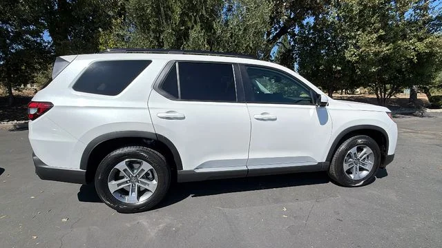 New 2026 Platinum White Pearl Honda 2WD EX-L image 3