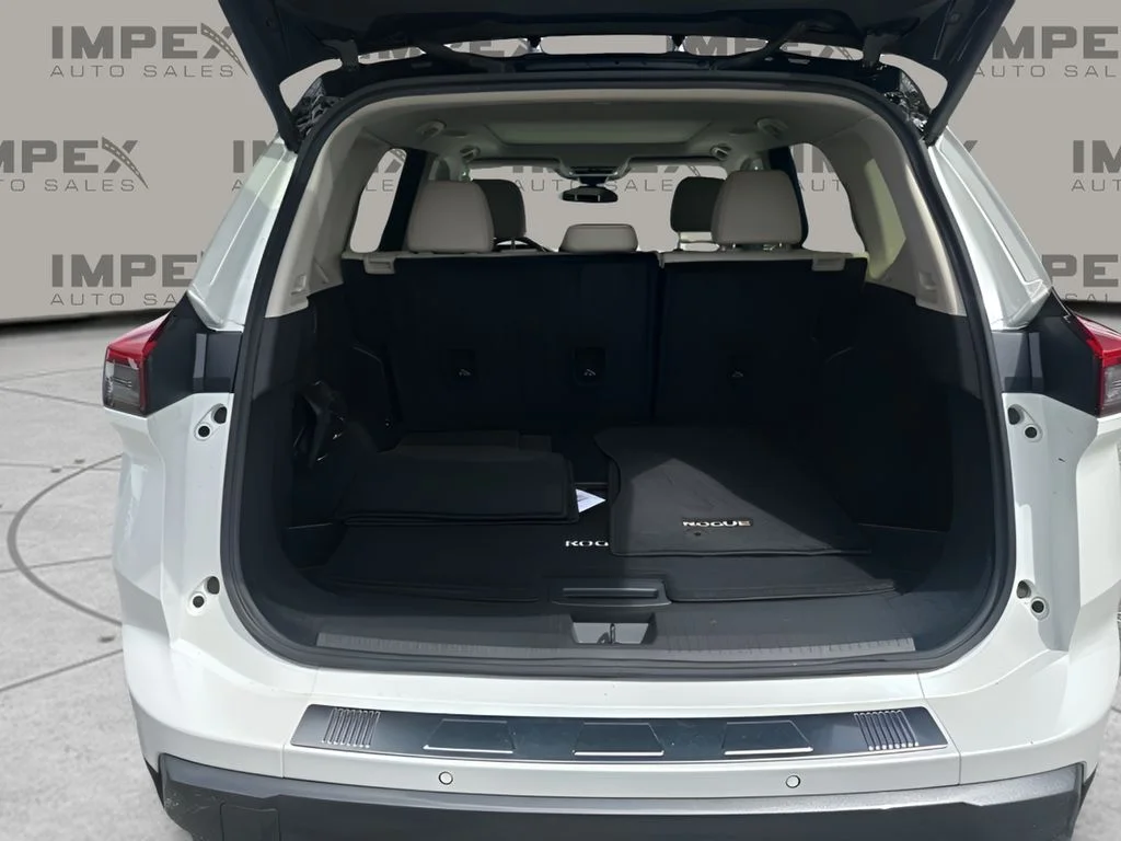 Used 2025 White Nissan SL image 30