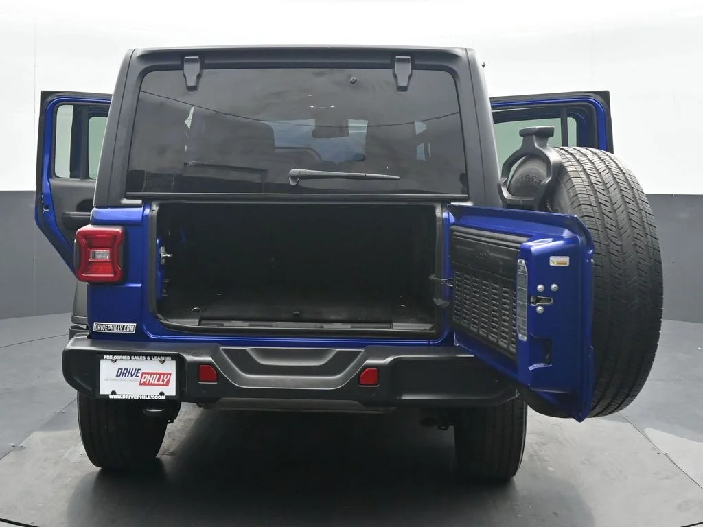 Used 2020 Blue Jeep Unlimited Sport Altitude image 35
