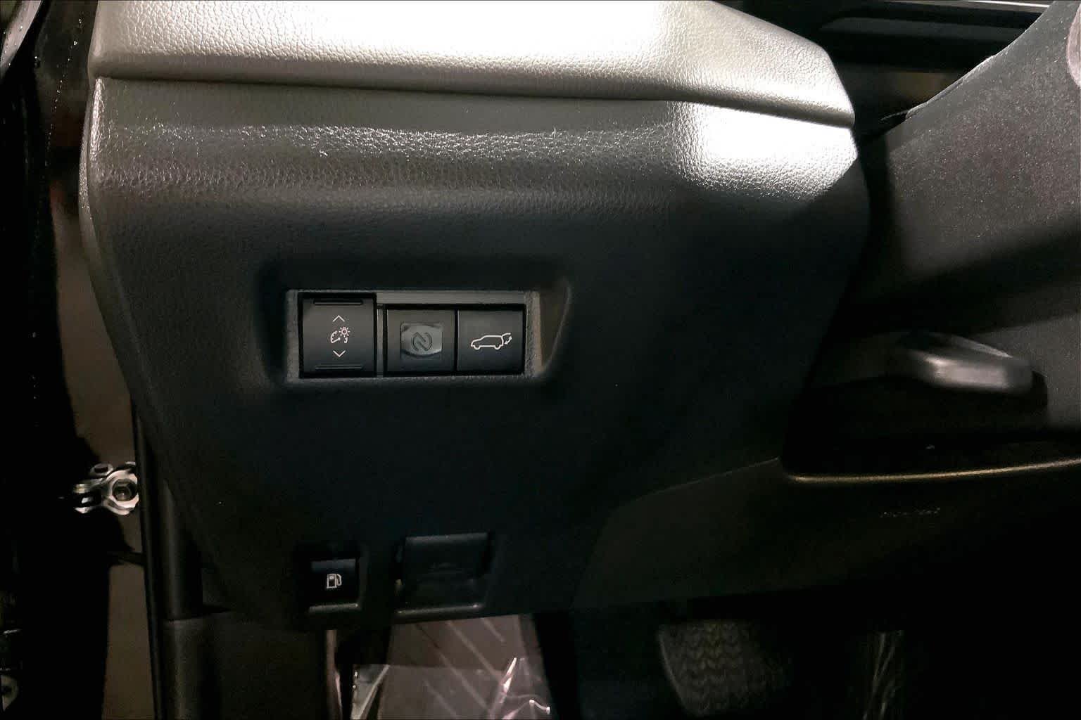 Used 2026 Midnight Black Metallic Toyota XLE Premium image 35