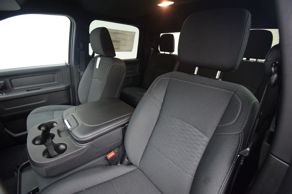 New 2026 Diamond Black Crystal Pearl-Coat Exterior Paint RAM Tradesman image 30