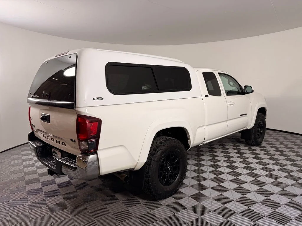 Used 2021 White Toyota SR5 image 9
