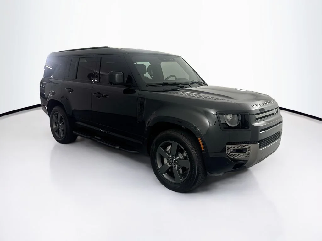 Used 2025 Black Land Rover X-Dynamic SE image 3