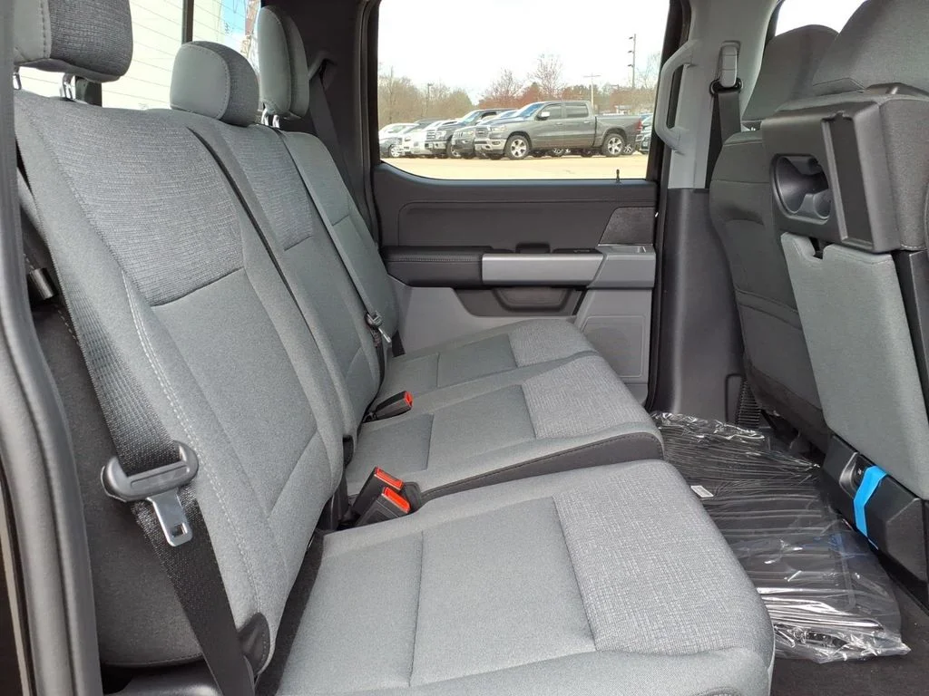New 2026 Agate Black Metallic Ford XLT image 14