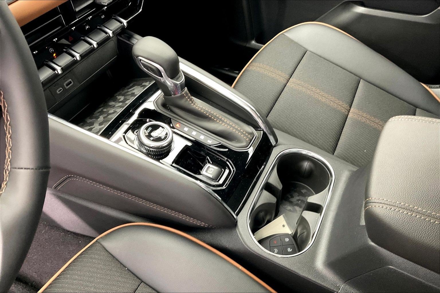 2026 GMC Canyon AT4 - Photo 8