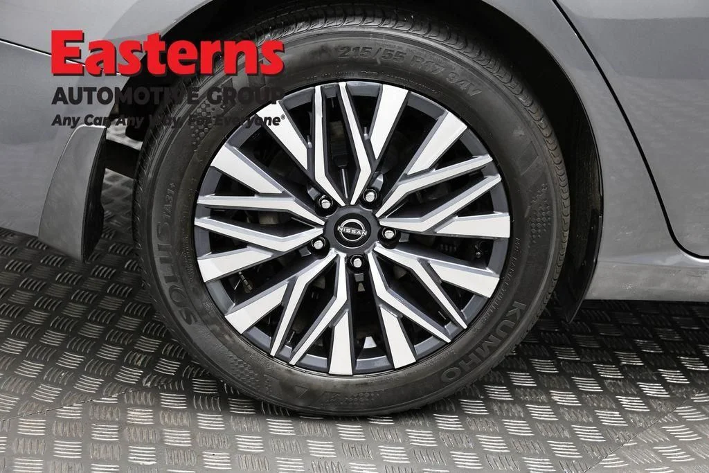 Used 2025 Gray Nissan 2.5 SV image 32