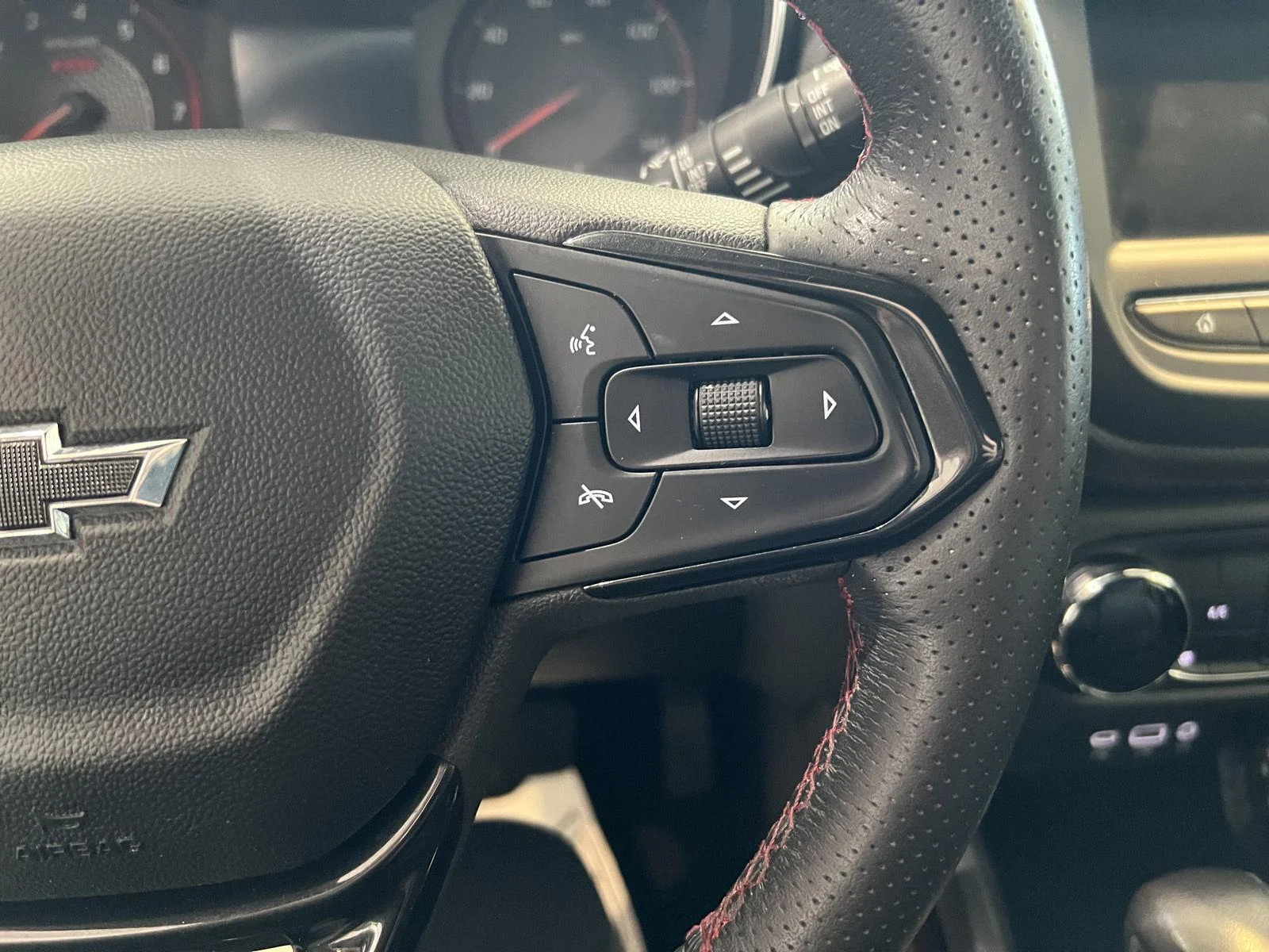 Used 2022 Mosaic Black Metallic Chevrolet RS image 24