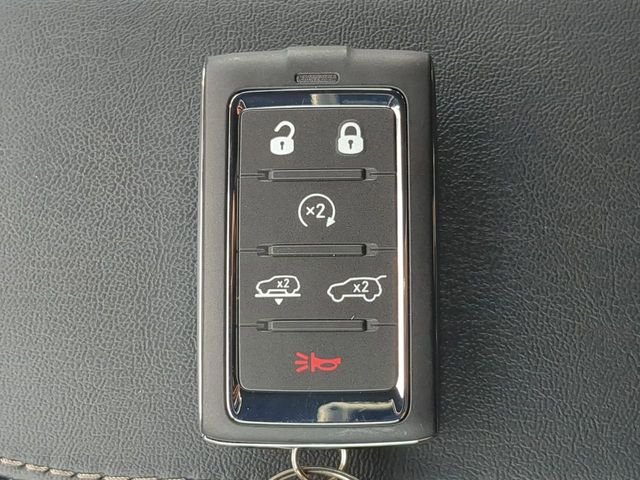New 2026 Steel Blue Exterior Paint Jeep Limited Reserve image 39