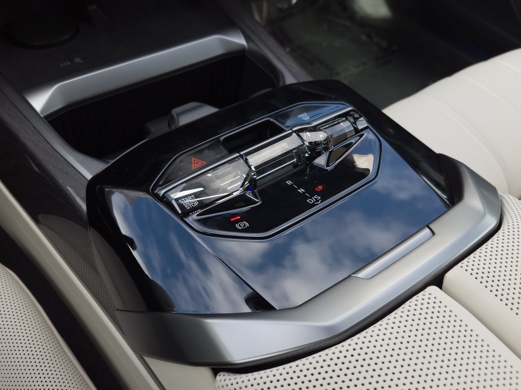 New 2027 Oxide Grey/Blk Sap BMW  image 10