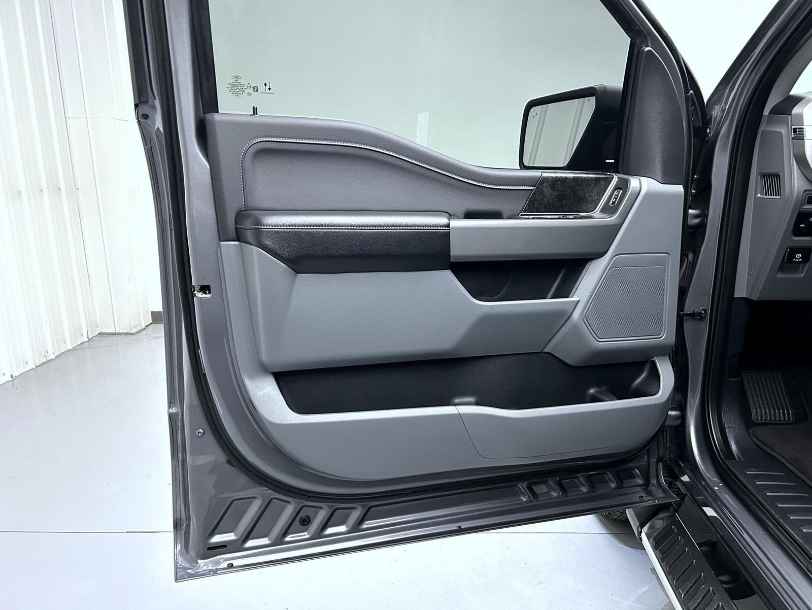Used 2023 Gray Ford XLT image 9