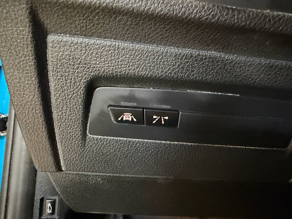 Used 2018 Long Beach Blue Metallic BMW Base image 16