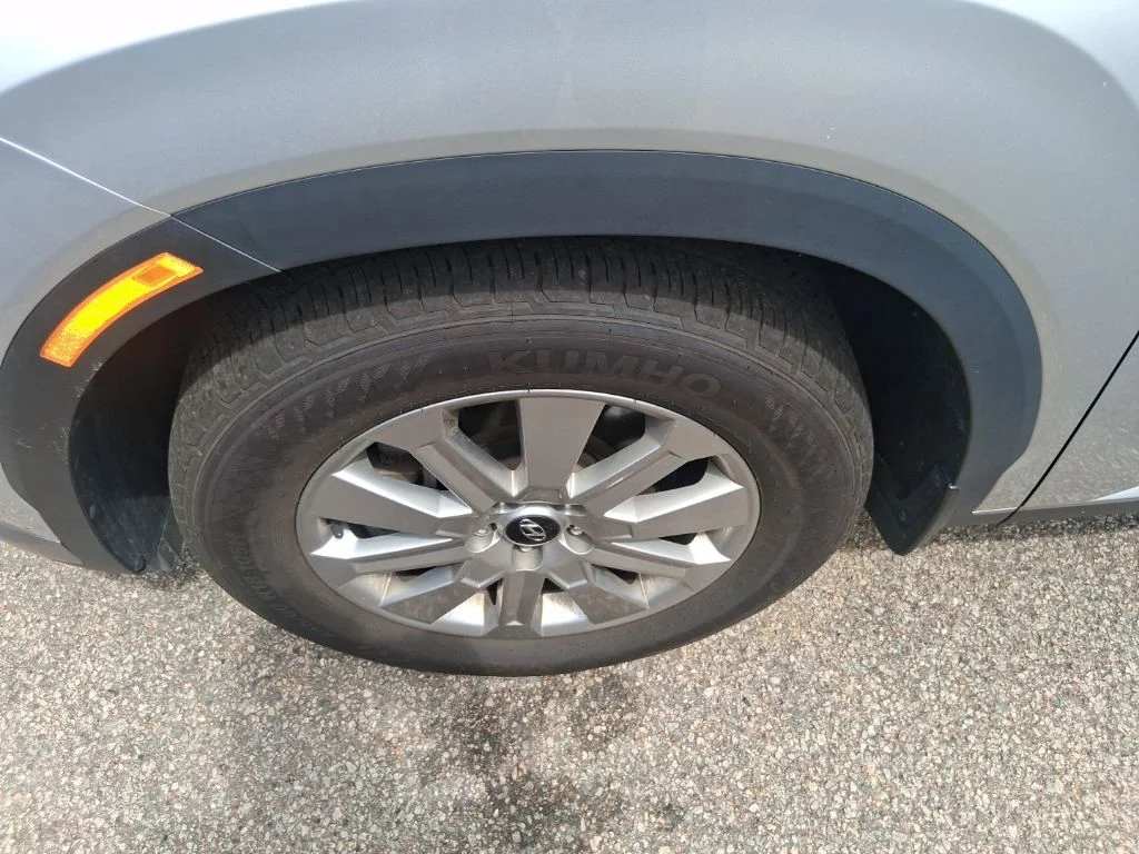Used 2023 Silver Hyundai SE image 7