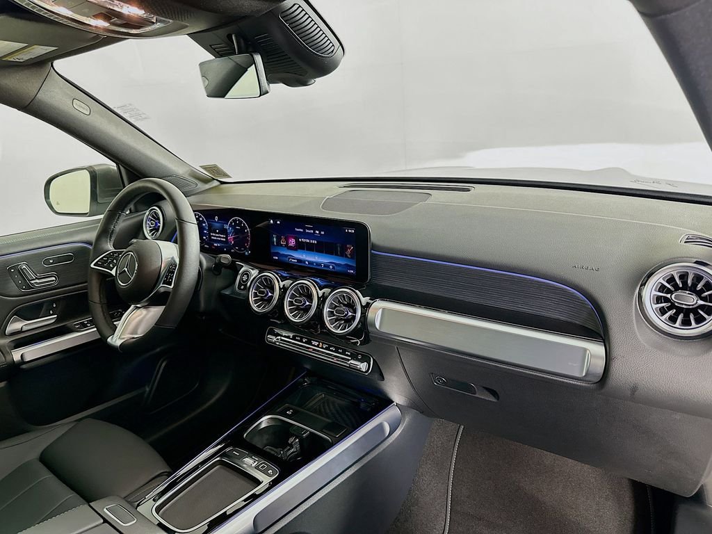 Used 2026 Gray Mercedes-Benz GLB 250 image 28