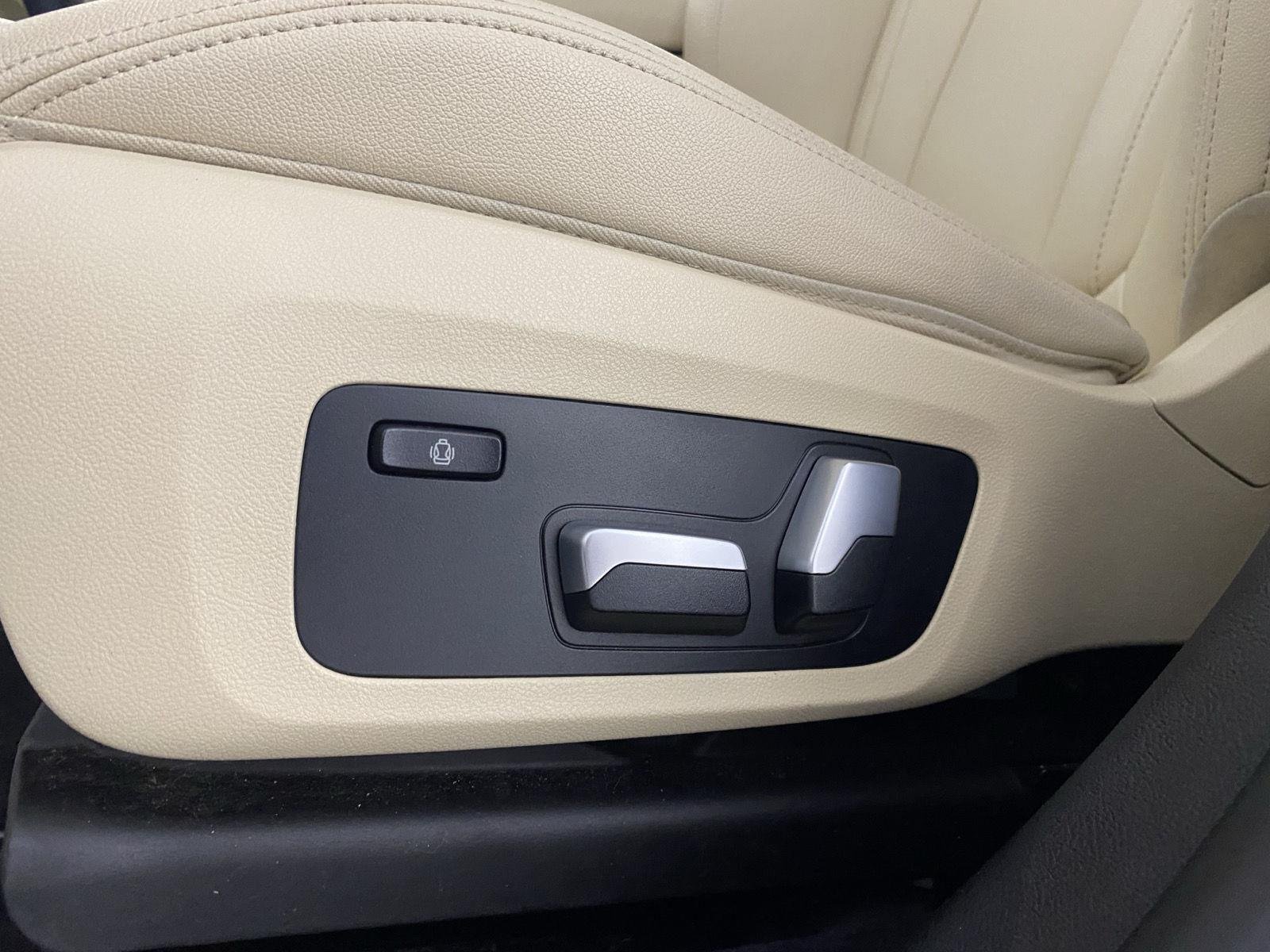 Used 2018 Alpine White BMW xDrive30i image 17