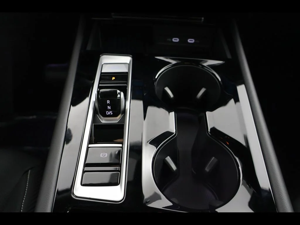 New 2026 Black Volkswagen 2.0T SE w/Technology image 12