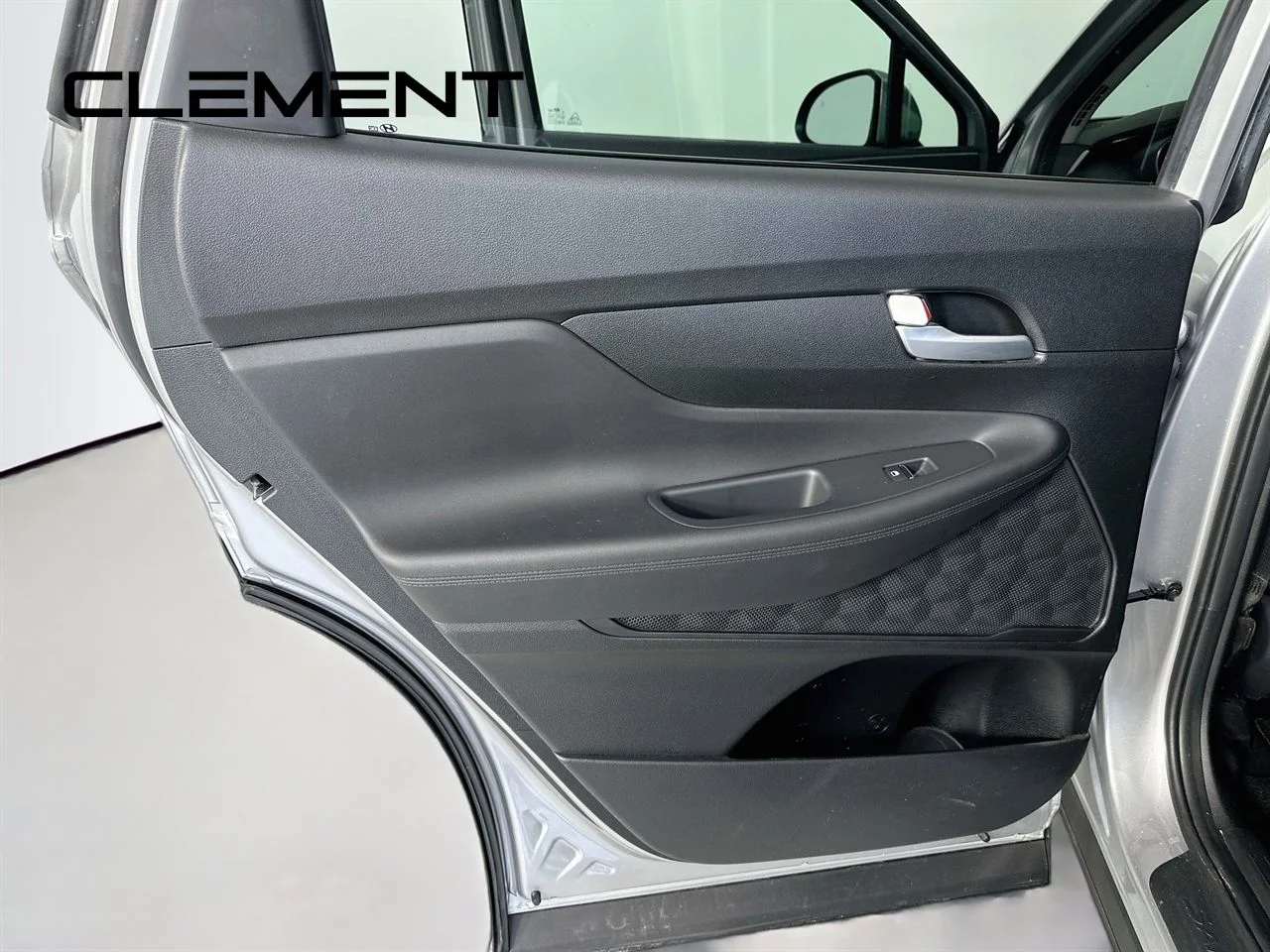 Used 2023 Shimmering Silver Pearl Hyundai SE image 29