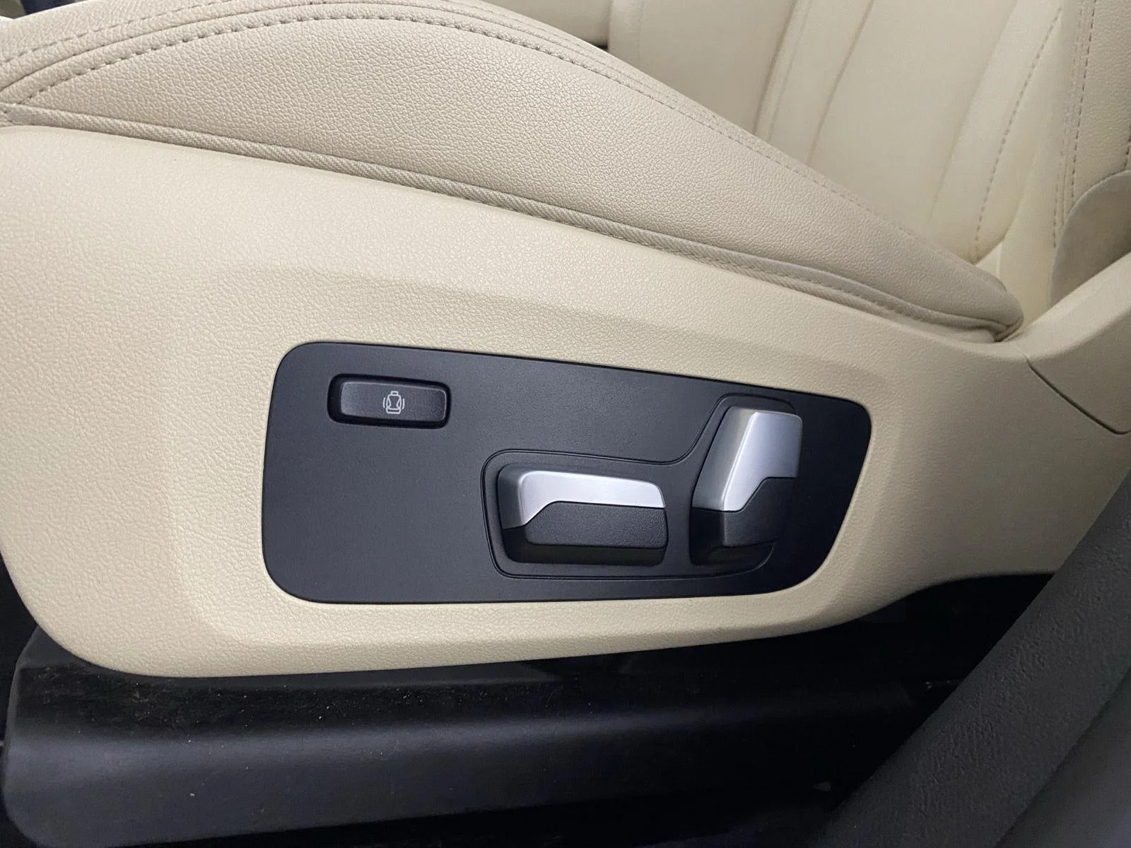 Used 2018 Alpine White BMW xDrive30i image 17