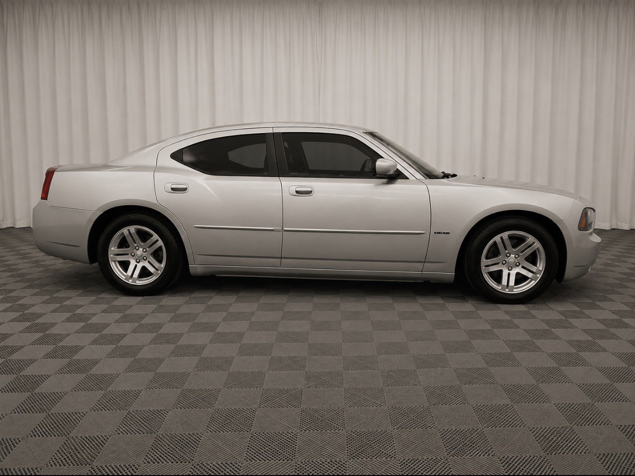 Used 2006  Dodge R/T image 2