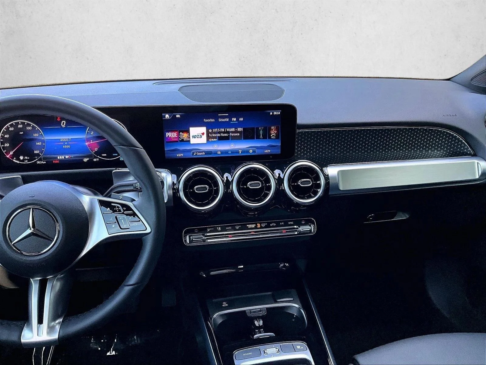 Used 2026 Polar White Mercedes-Benz GLB 250 image 8